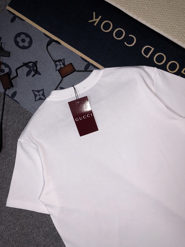 ブランドTシャツ角部分ディテール